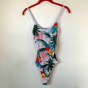Charlotte Russe Floral Tropical Sleeveless Women’s Size S Snap Closure Bodysuit